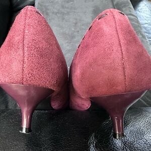 Tahari Majorie Kitten Heel Pump